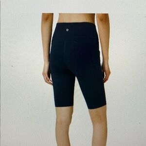 Lululemon Athletica Invigorate True Navy Bike Shorts pockets size 10, 10”